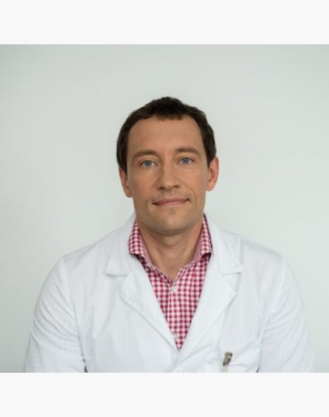 Gydytojas V. Pečeliūnas teigia, kad skiepai gali net 95 proc. sumažinti koronaviruso paplitimą. Nuotrauka iš www.santa.lt 